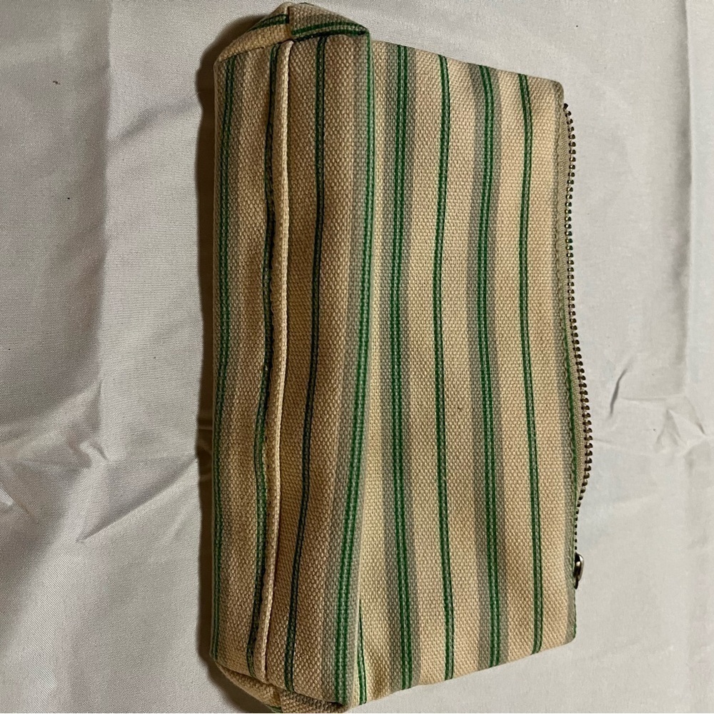 PINK & Mario Badescu Makeup Toiletry Bags - Picture 5 of 9